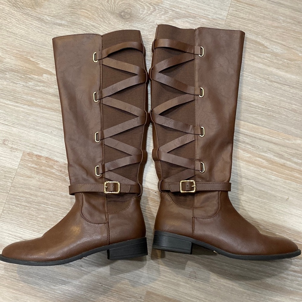 Veronika women’s boots size: 7.5